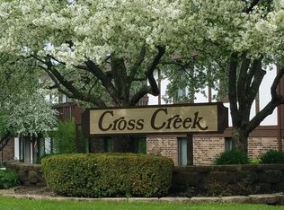 977 Cross Creek Dr #AA1, Roselle, IL 60172