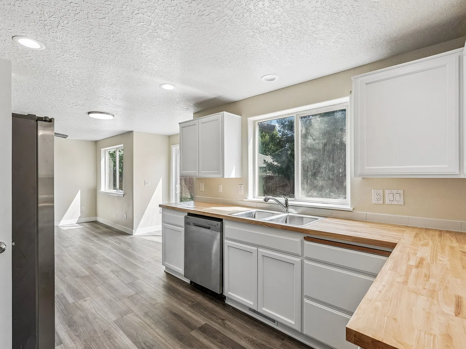 4 bed, 1854 sqft, $2,500 — Photo 4