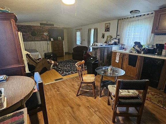 4th image of 125 Curtin Park Ct