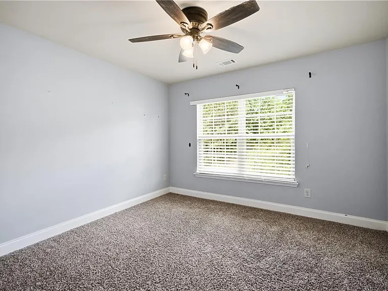 1268 Mitford Ln — Photo 24