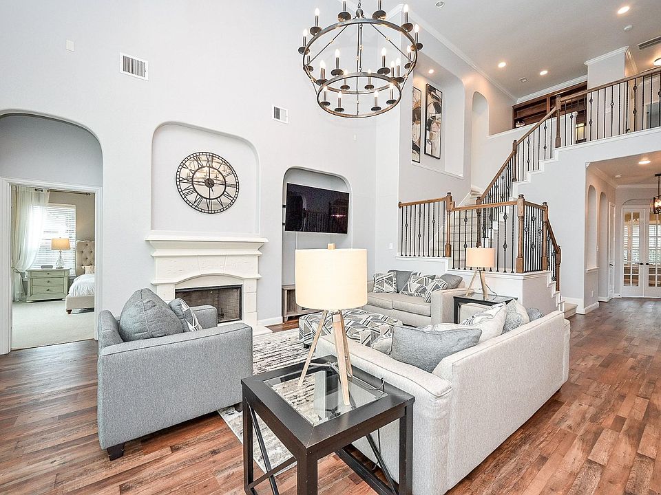 1st image of 11 S Victoriana Cir