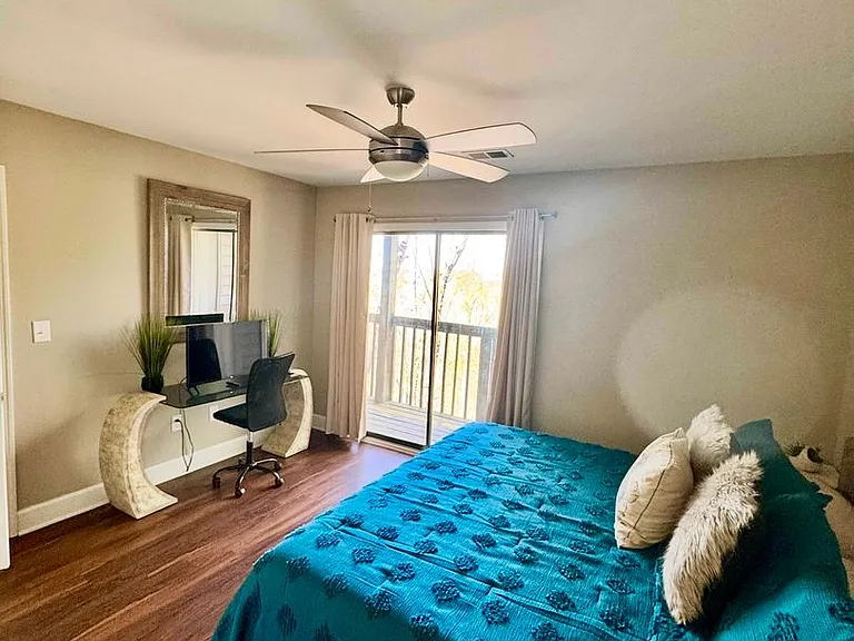 226 Edgewater Ln — Photo 8