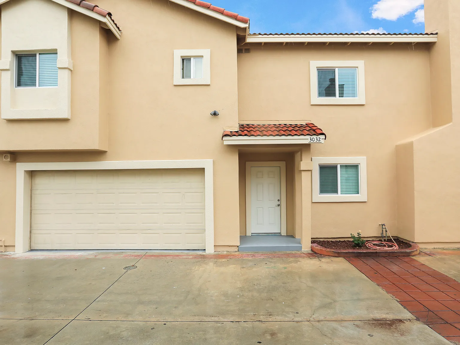 4 bed, 2290 sqft, $4,250 — Photo 3