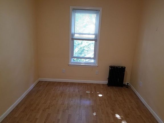 4th image of 10818 Metropolitan Ave #2