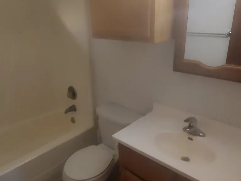 1097 Oakview Dr — Photo 10