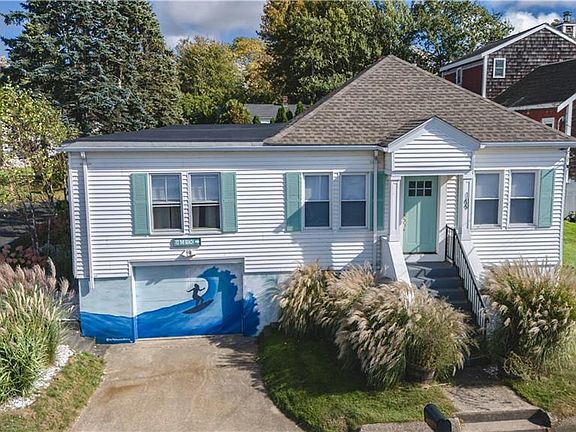 2nd image of 109 Aquidneck Ave