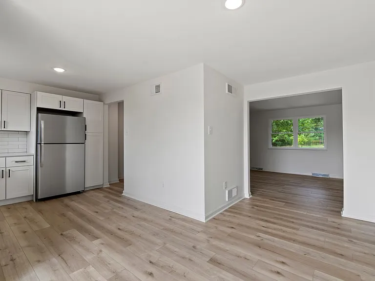2055 Luehm Ave — Photo 11