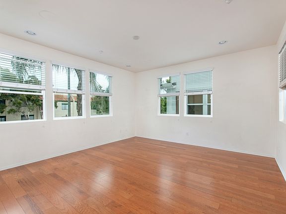 3rd image of 3035 Pacific Palm Way