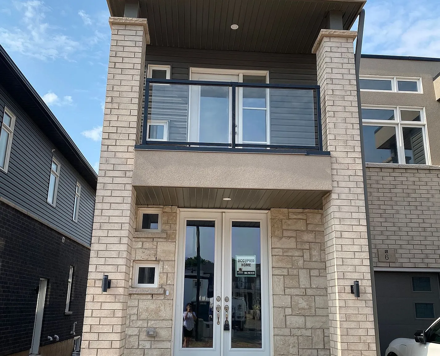 3 bed, $2,400 — Photo 1