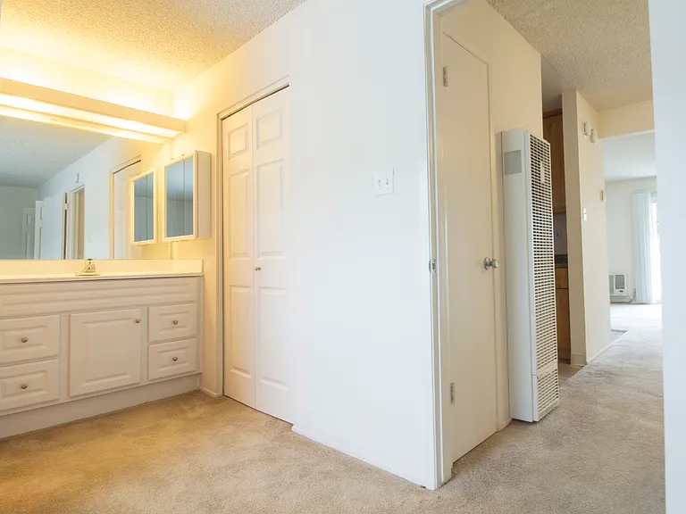 Kenwal Apartments — Photo 8