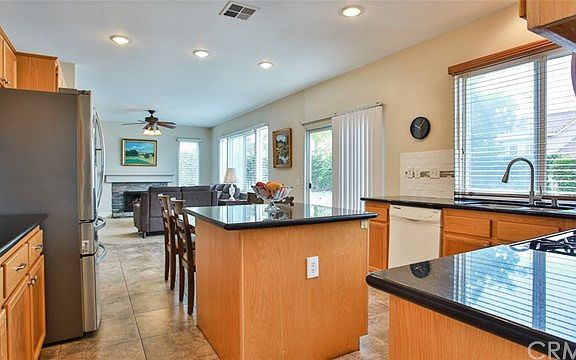 3rd image of 613 Huntley Dr