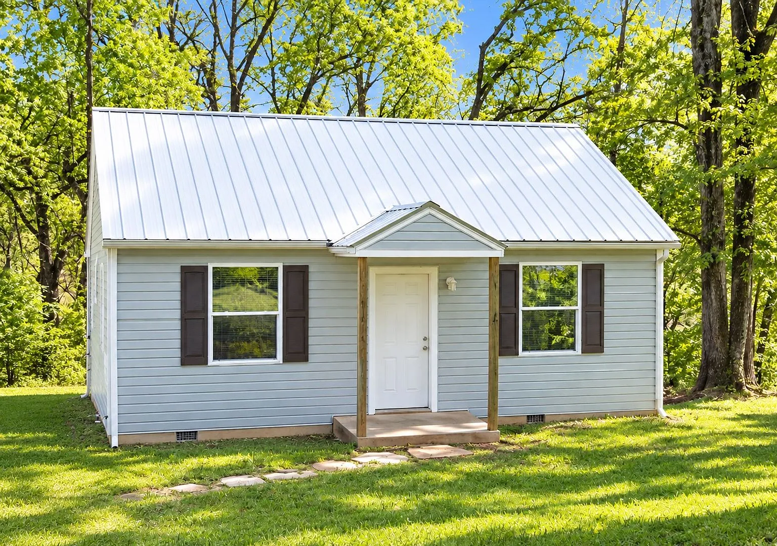 2 bed, 1.0 bath, 756 sqft, $1,350 — Photo 1