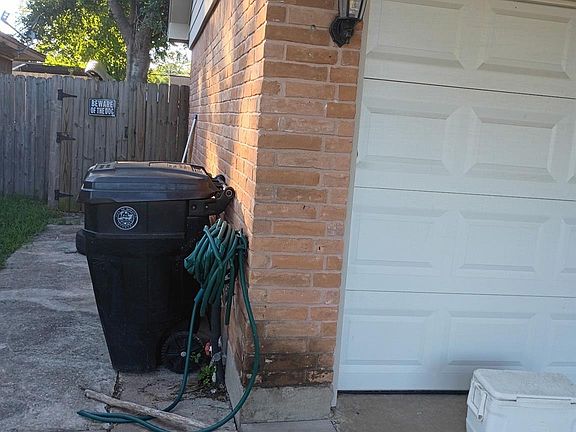 2nd image of 10323 Southport Dr