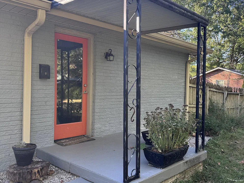 202 Harpeth Hills Dr #1