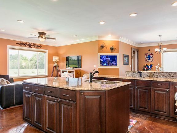 5th image of 156 Fountainbleau Dr