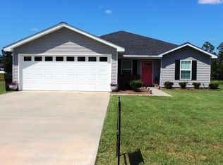 131 Twin Lakes Dr, Baxley, GA 31513