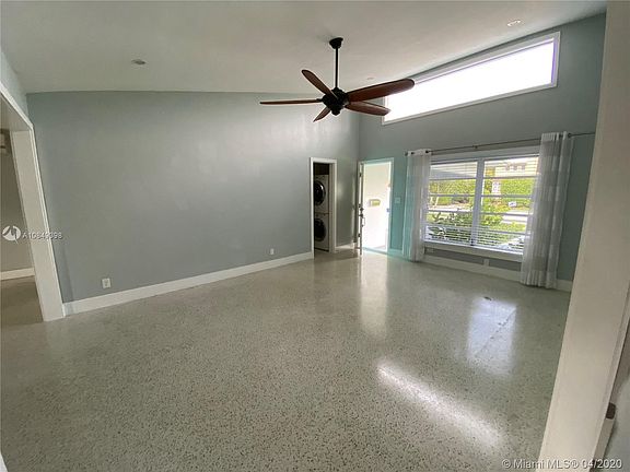2nd image of 609 SE 26th Ave
