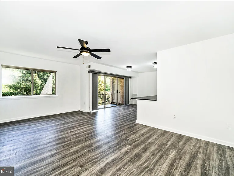 12202 Braxfield Ct #16/228 — Photo 6