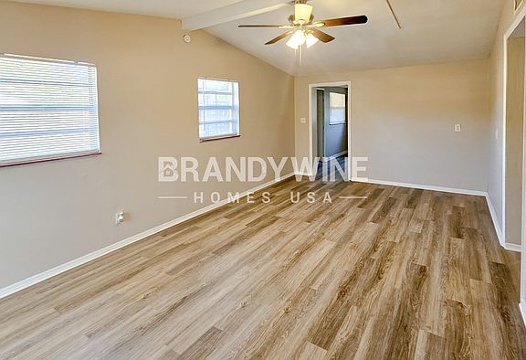 4th image of 4401 N 72nd St