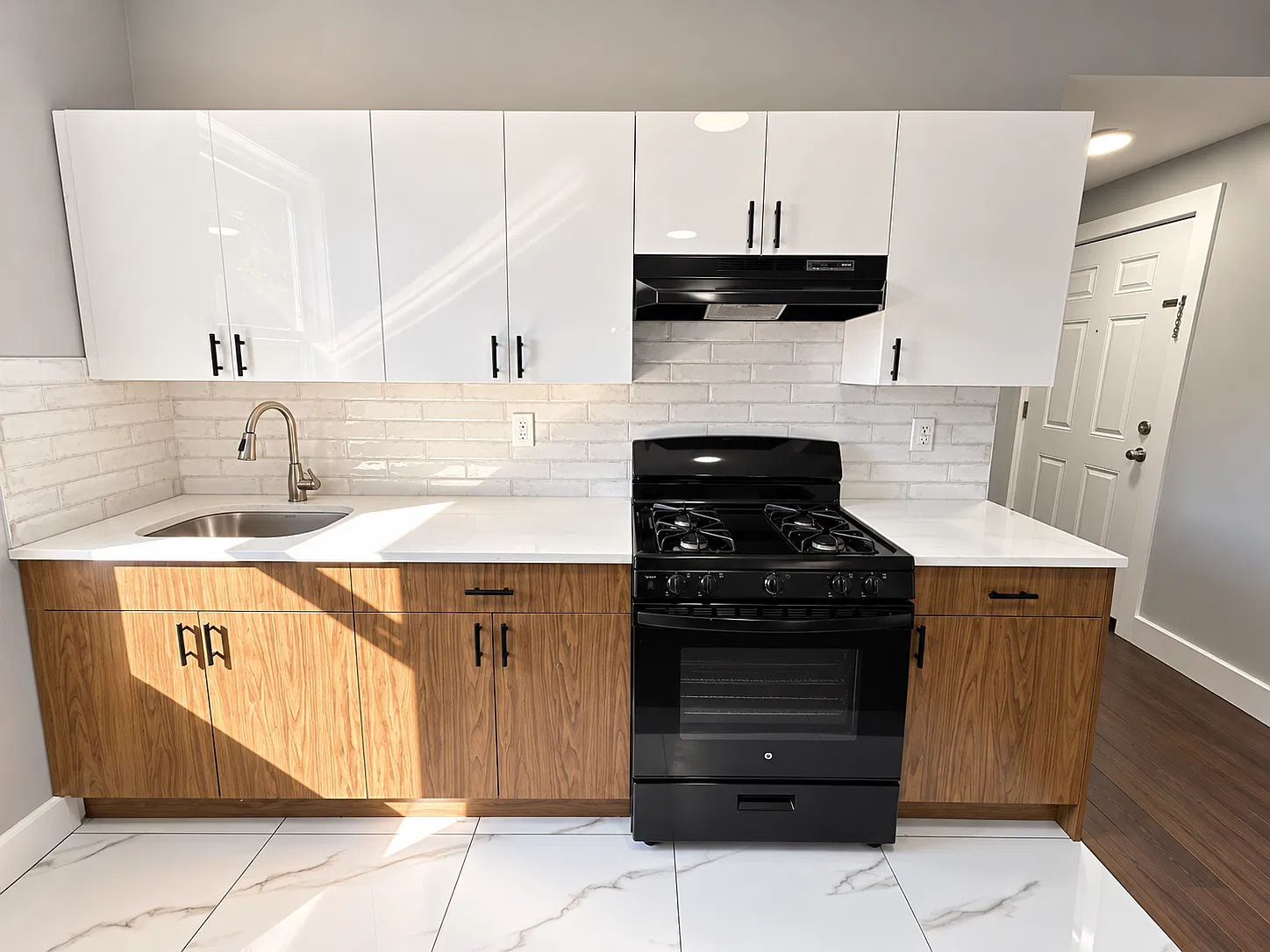 3 bed, 1200 sqft, $2,045 — Photo 1