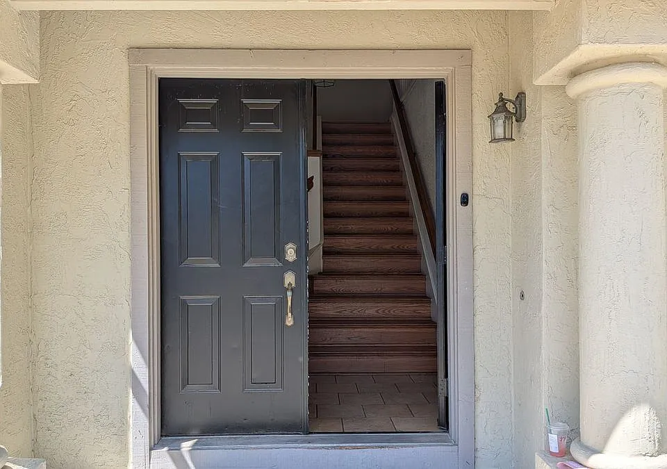 321 Falcon Ct