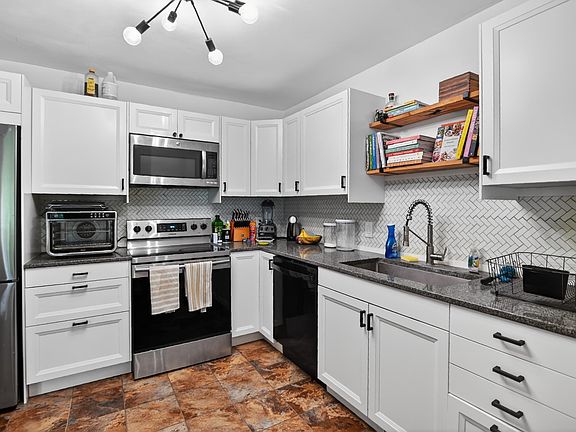 5th image of 6 Westover Ct