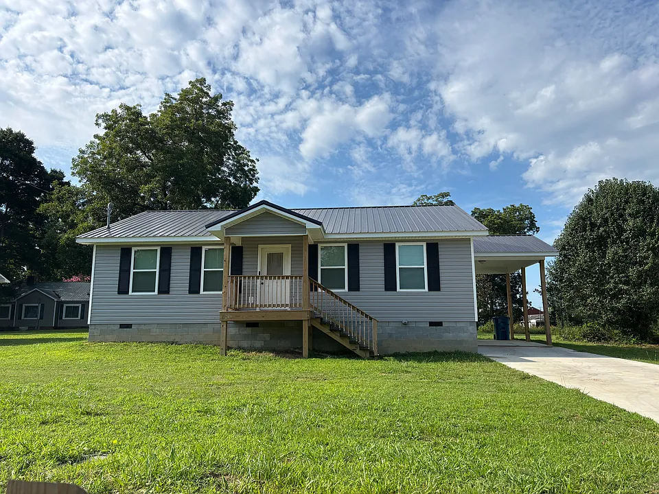 213 Maple Ave