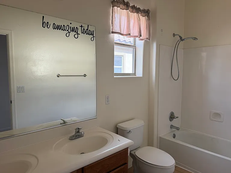 504 E Calle Escora — Photo 22