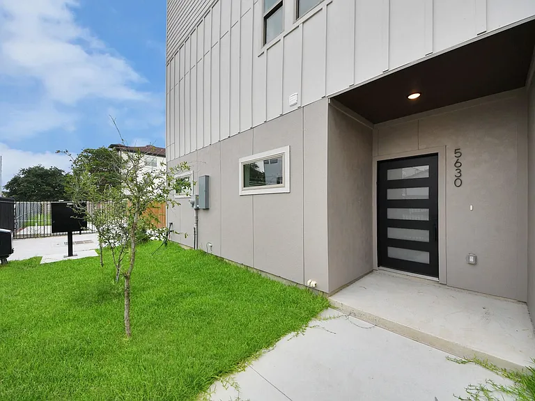 5630 Dolores St — Photo 31