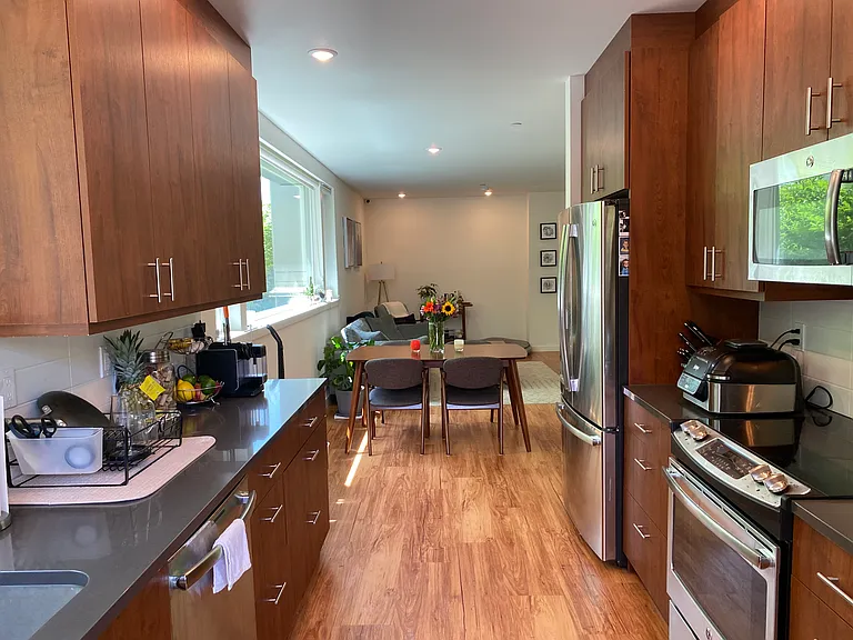 2351 Franklin Ave E #101 — Photo 11