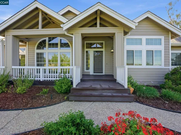 100 Sky Ranch Ln, Pleasant Hill, CA 94523