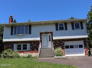 28 Balboa Dr, Latham, NY 12110
