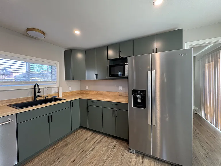 230 Emery St — Photo 11