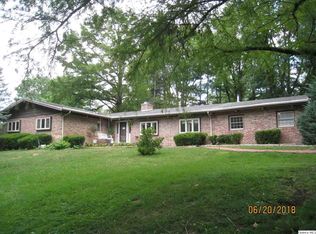 2721 Curved Creek Rd, Quincy, IL 62301