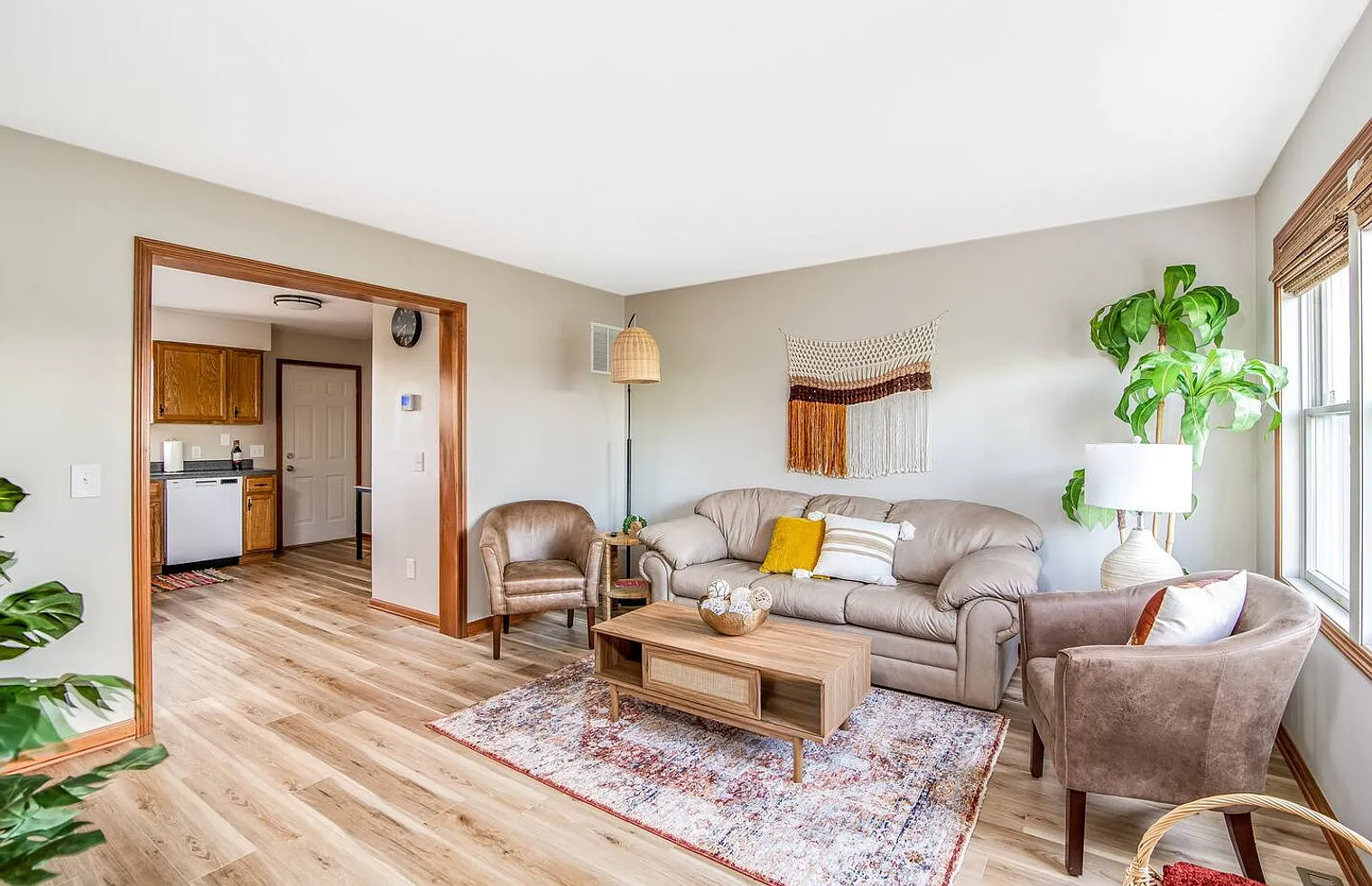 2 bed, 1.0 bath, 1894 sqft, $3,134 — Photo 1