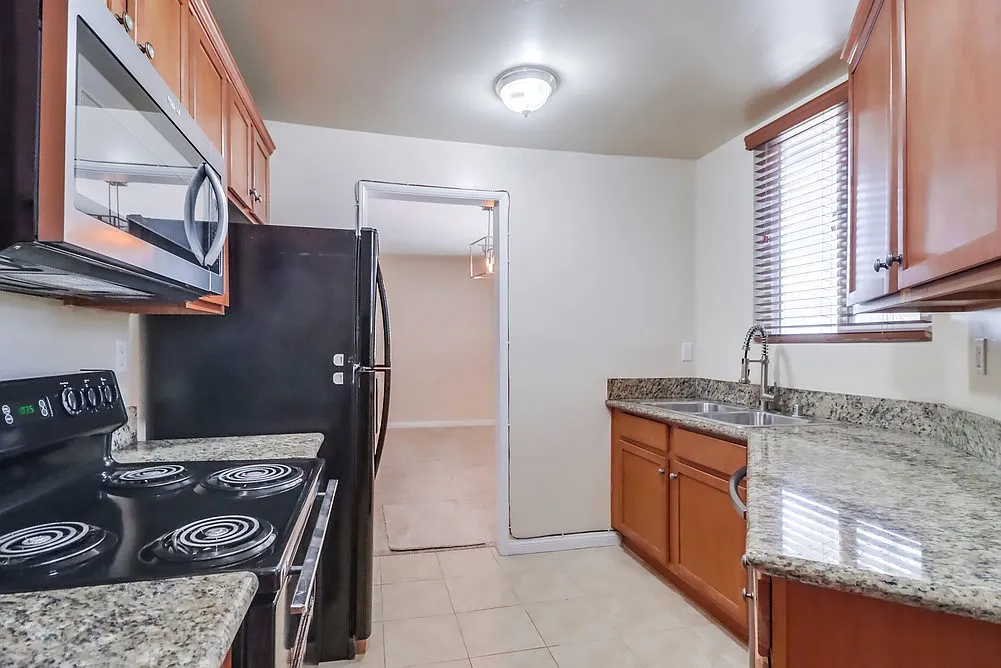 1 bed, 740 sqft, $1,950 — Photo 1