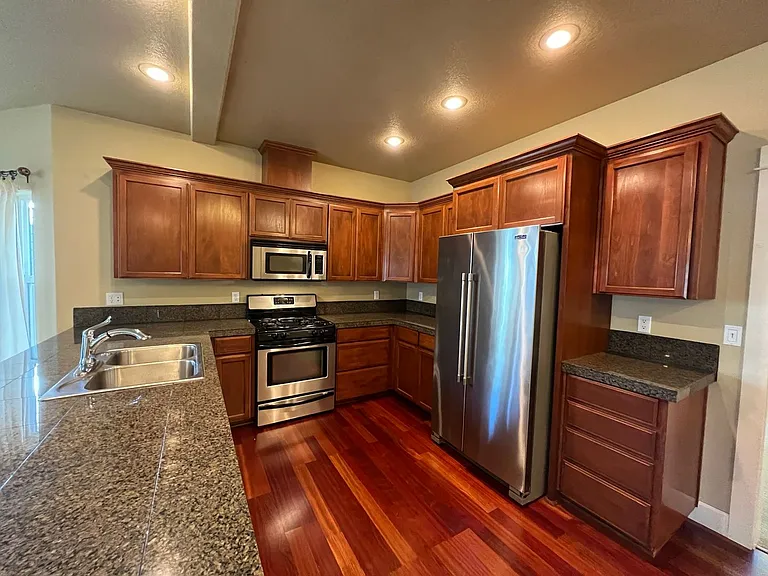 3016 Hazel Ave — Photo 3