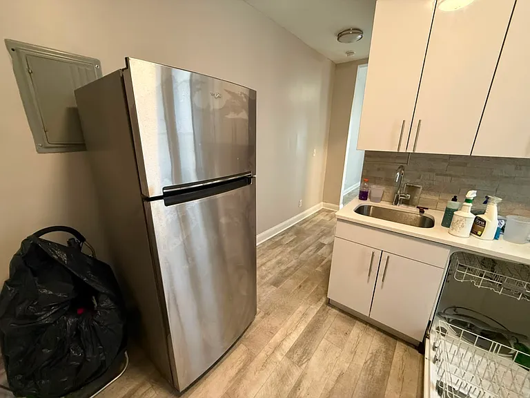 5708 Hudson Ave #10E — Photo 1