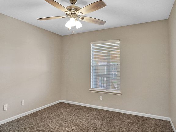 5th image of 1102 NE Independence Ave #405