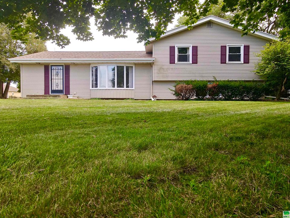 1st image of 824 610th St