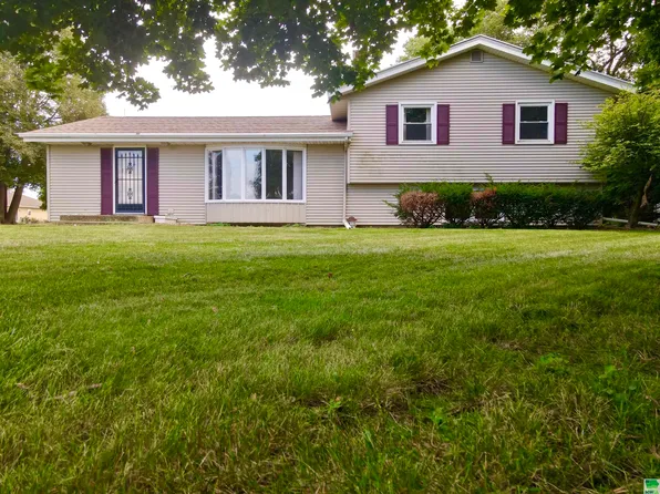 824 610th St, Storm Lake, IA 50588