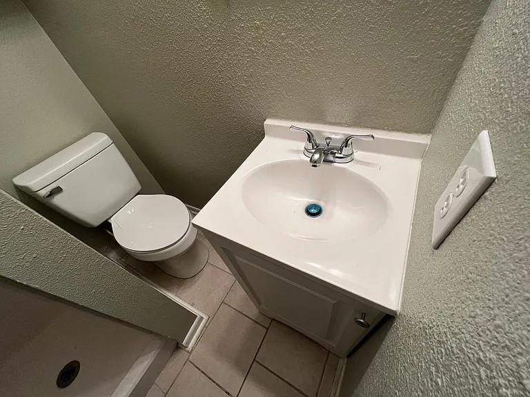 905 Willow Dr — Photo 16