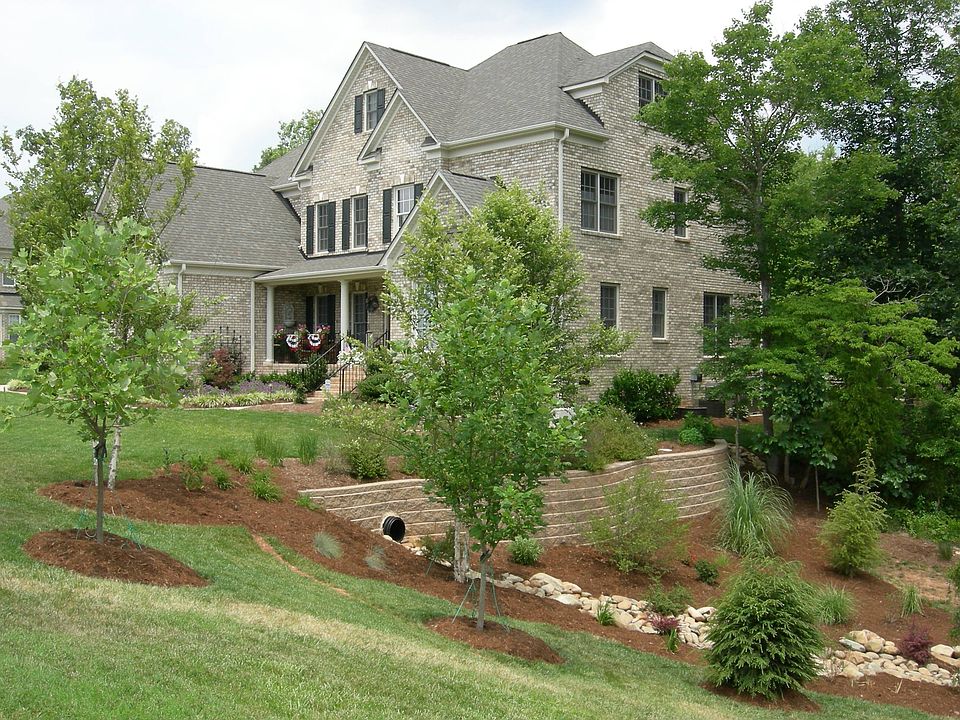 2nd image of 1261 Waynewood Dr