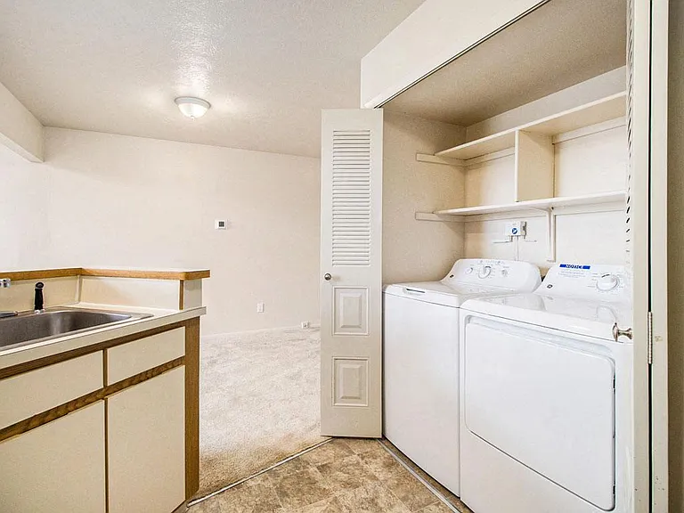 Pine Knoll Apartments — Photo 12