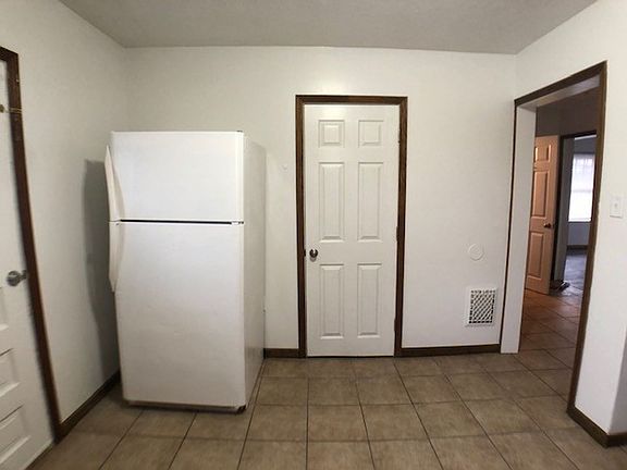 3rd image of 914 Broadway St APT 2