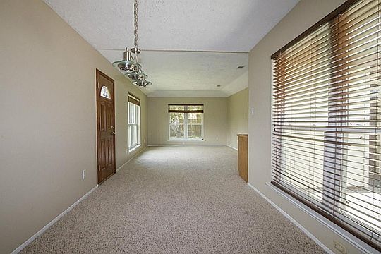 3rd image of 613 Dixie Dr