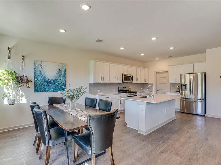 2405 Sisterdale Ln — Photo 2