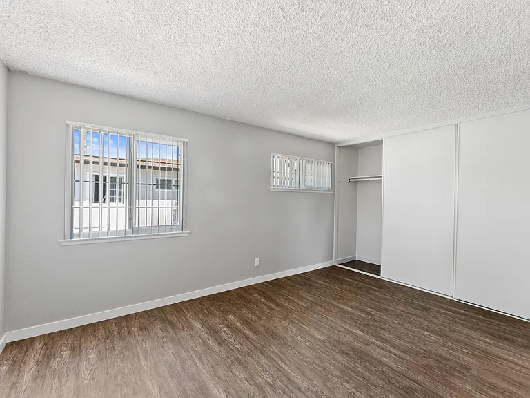Villa Del Sol Apartments — Photo 25