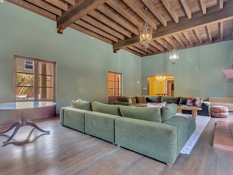 624 Hilgard Ave #210 — Photo 10
