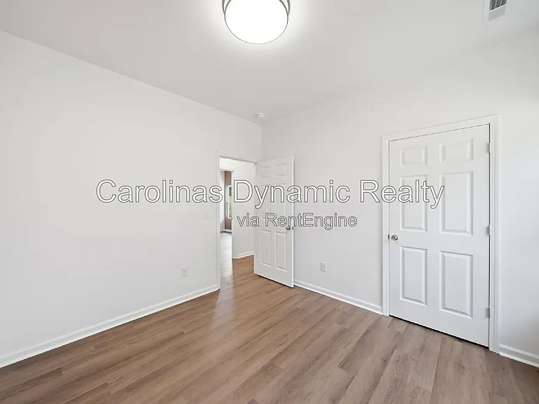 1533 S Battleground Ave — Photo 15